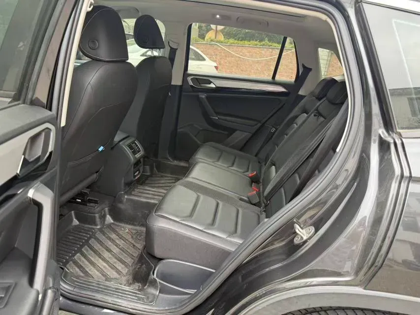 2019 Jeep Cherokee 2.0T 234HP L4 9AT,autocango,china used car exporter,china ev exporter,chinese used car exporter,chinese used ev exporter