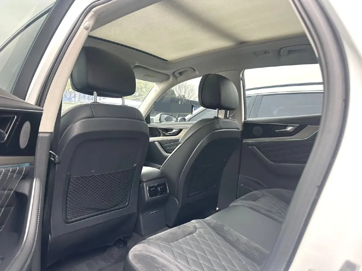 2022 HongQi HS5 2.0T 224HP L4 6AT,autocango,china used car exporter,china ev exporter,chinese used car exporter,chinese used ev exporter