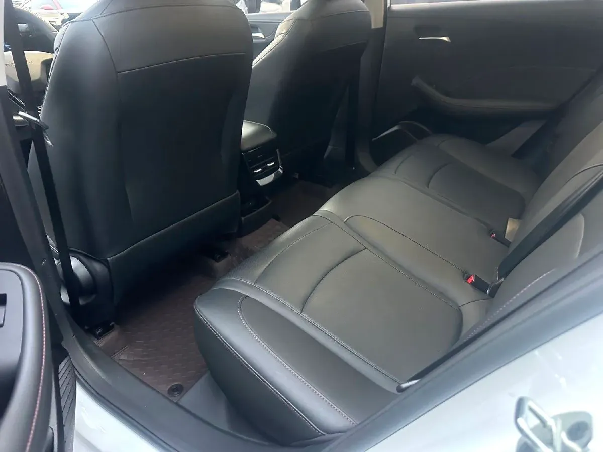 2024 Roewe i5 1.5L 129HP L4 CVT,autocango,china used car exporter,china ev exporter,chinese used car exporter,chinese used ev exporter