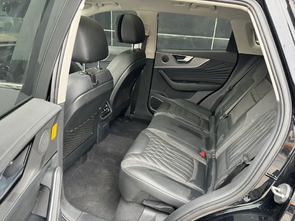 2023 HongQi HS5 2.0T 252HP L4 8AT,autocango,china used car exporter,china ev exporter,chinese used car exporter,chinese used ev exporter