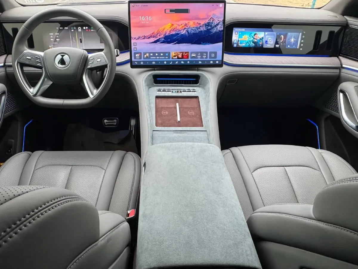 2025 Denza DenzaN9 2.0T 207HP L4 E-CVT PHEV,autocango,china used car exporter,china ev exporter,chinese used car exporter,chinese used ev exporter