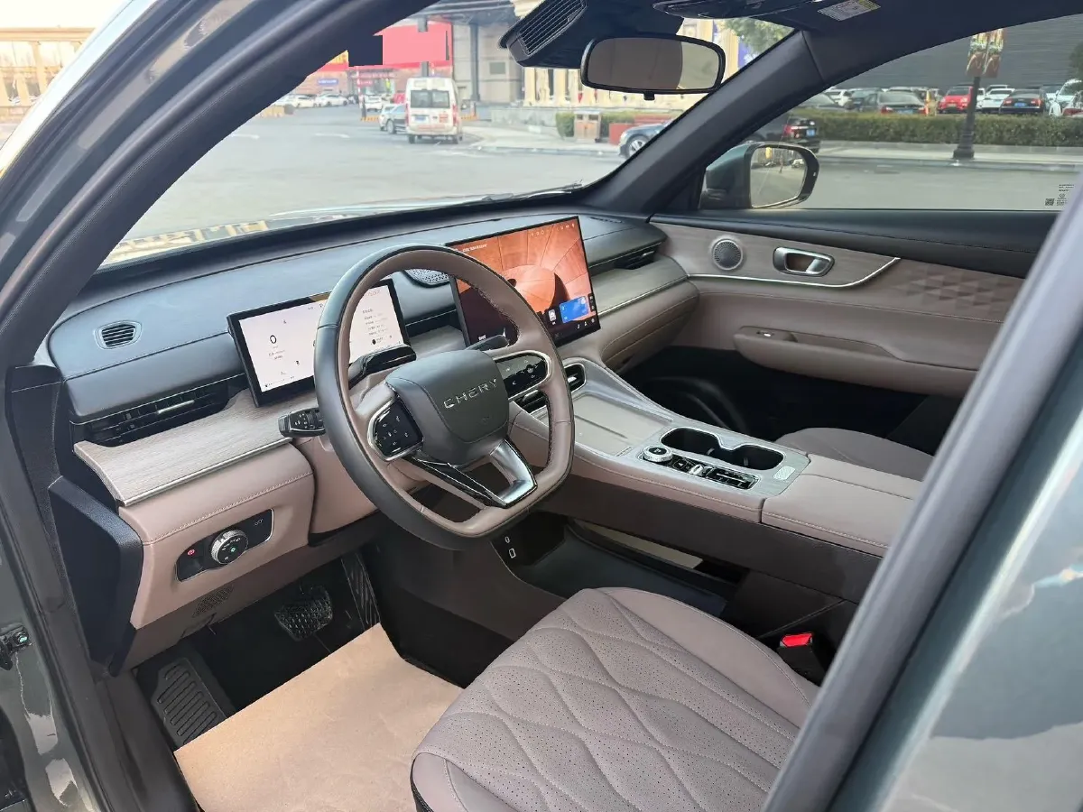 2025 Chery Tiggo 8 Plus 1.6T 197HP L4 7DCT,autocango,china used car exporter,china ev exporter,chinese used car exporter,chinese used ev exporter