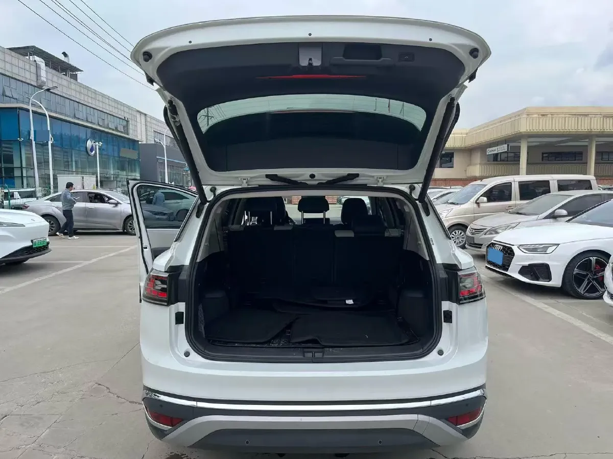 2022 Volkswagen ID.6 Crozz BEV 84.8KWH,autocango,china used car exporter,china ev exporter,chinese used car exporter,chinese used ev exporter