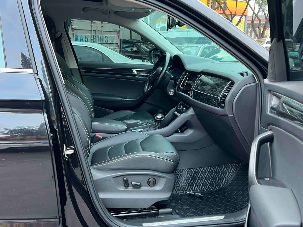 2017 Skoda Kodiak 2.0T 220HP L4 7DCT,autocango,china used car exporter,china ev exporter,chinese used car exporter,chinese used ev exporter