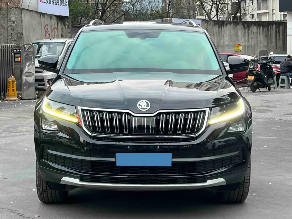 2017 Skoda Kodiak 2.0T 220HP L4 7DCT,autocango,china used car exporter,china ev exporter,chinese used car exporter,chinese used ev exporter