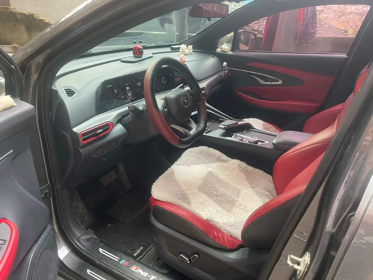 2020 ChangAn UNI-T 1.5T 180HP L4 7DCT,autocango,china used car exporter,china ev exporter,chinese used car exporter,chinese used ev exporter