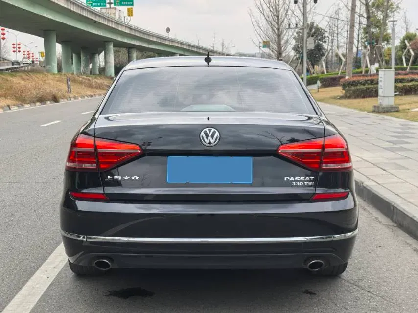 2017 Volkswagen Passat 1.8T 180HP L4 7DCT,autocango,china used car exporter,china ev exporter,chinese used car exporter,chinese used ev exporter
