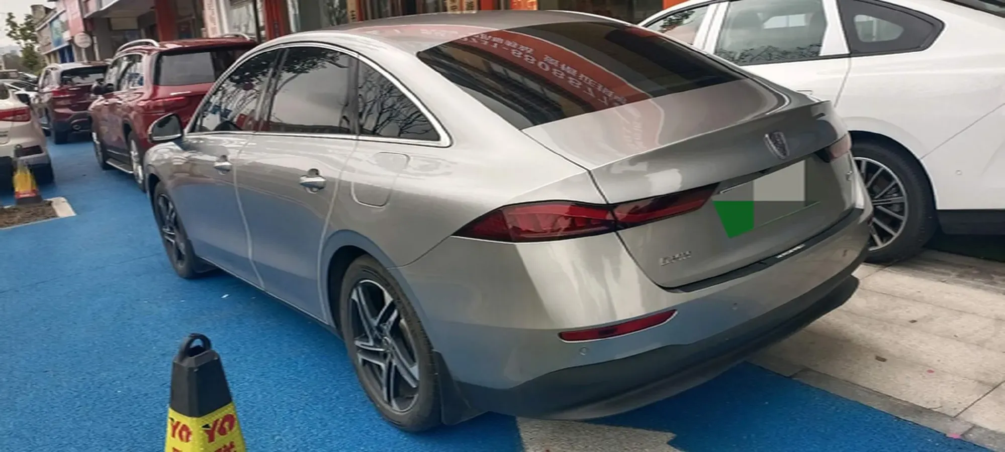 2025 Roewe D7 1.5L 112HP L4 1DHT PHEV 19.7KWH,autocango,china used car exporter,china ev exporter,chinese used car exporter,chinese used ev exporter