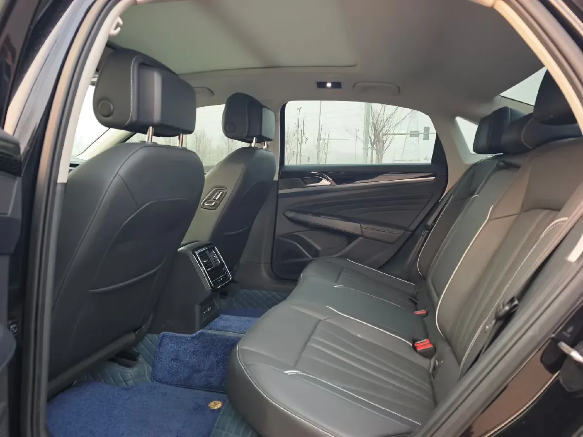 2024 Volkswagen Passat 2.0T 220HP L4 7DCT,autocango,china used car exporter,china ev exporter,chinese used car exporter,chinese used ev exporter