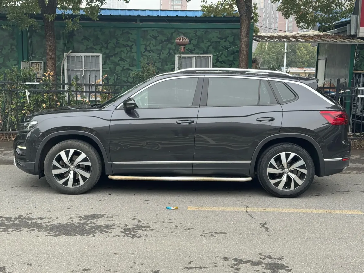 2019 Jeep Cherokee 2.0T 234HP L4 9AT,autocango,china used car exporter,china ev exporter,chinese used car exporter,chinese used ev exporter