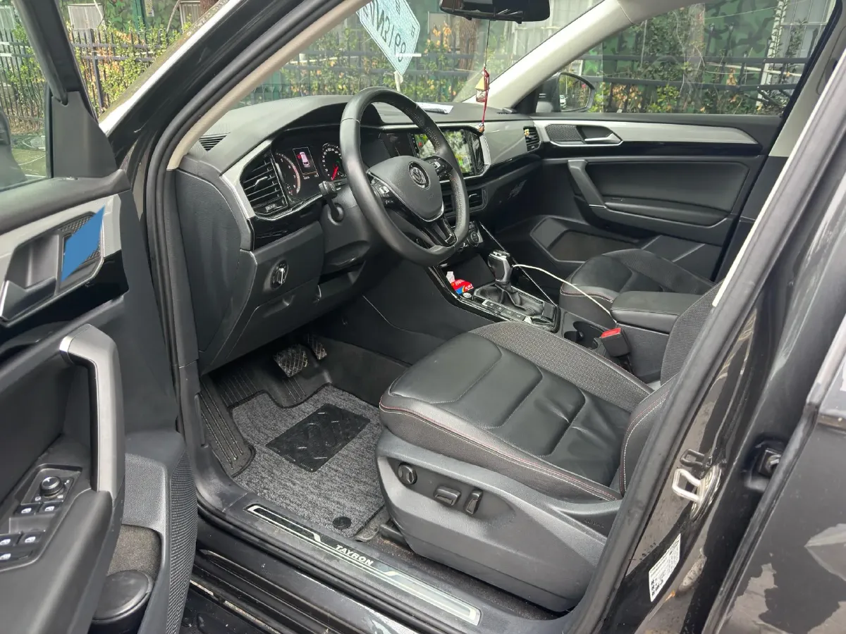 2019 Jeep Cherokee 2.0T 234HP L4 9AT,autocango,china used car exporter,china ev exporter,chinese used car exporter,chinese used ev exporter