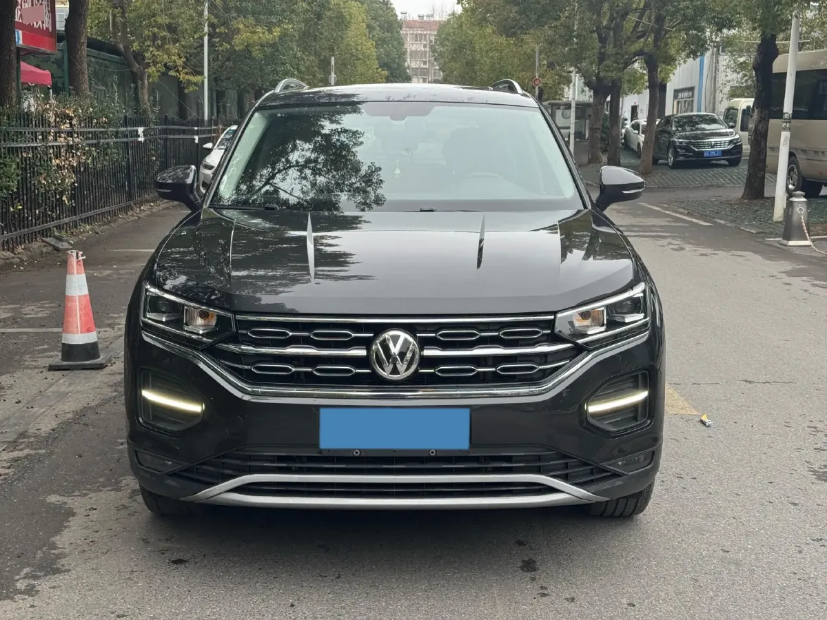 2019 Jeep Cherokee 2.0T 234HP L4 9AT,autocango,china used car exporter,china ev exporter,chinese used car exporter,chinese used ev exporter