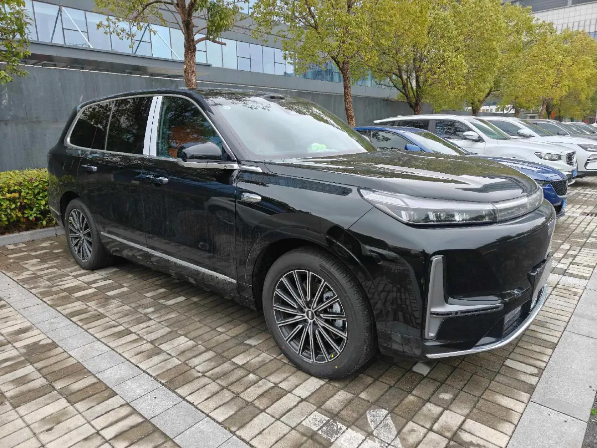 2025 Volkswagen Tiguan L 2.0T 220HP L4 7DCT,autocango,china used car exporter,china ev exporter,chinese used car exporter,chinese used ev exporter