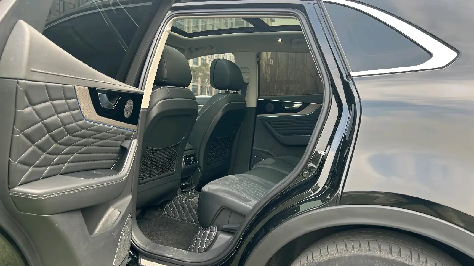 2022 HongQi HS5 2.0T 224HP L4 6AT,autocango,china used car exporter,china ev exporter,chinese used car exporter,chinese used ev exporter