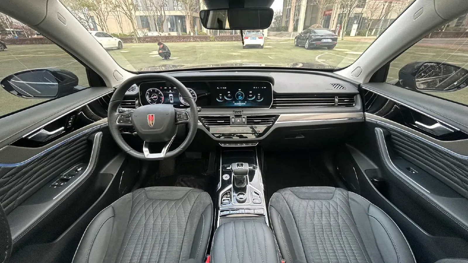 2022 HongQi HS5 2.0T 224HP L4 6AT,autocango,china used car exporter,china ev exporter,chinese used car exporter,chinese used ev exporter