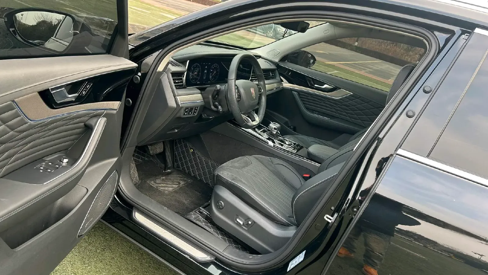 2022 HongQi HS5 2.0T 224HP L4 6AT,autocango,china used car exporter,china ev exporter,chinese used car exporter,chinese used ev exporter