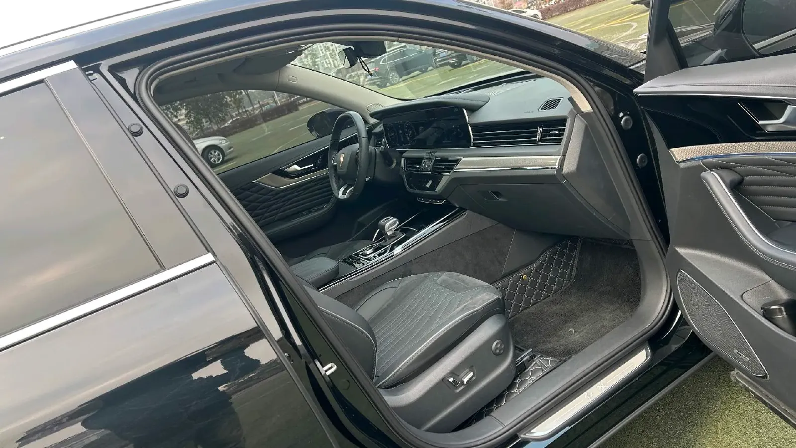 2022 HongQi HS5 2.0T 224HP L4 6AT,autocango,china used car exporter,china ev exporter,chinese used car exporter,chinese used ev exporter