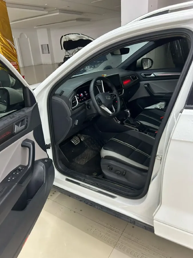 2024 Volkswagen T-Roc 1.5T 160HP L4 7DCT,autocango,china used car exporter,china ev exporter,chinese used car exporter,chinese used ev exporter