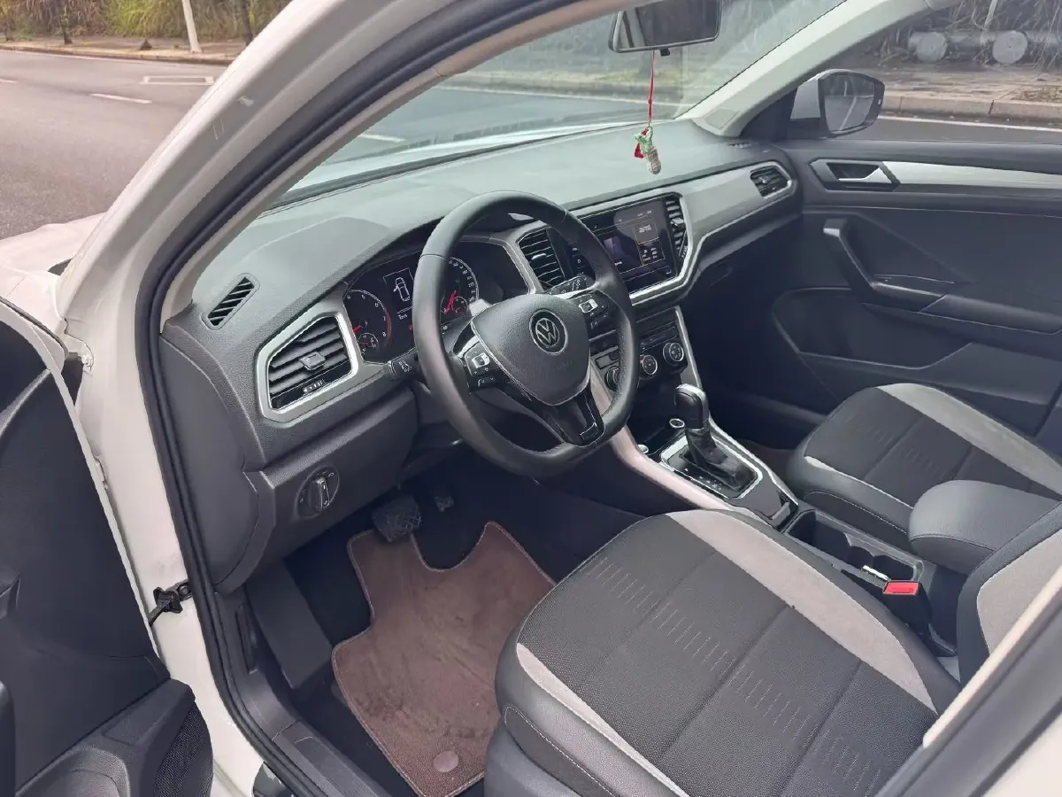 2021 Volkswagen T-Roc 1.4T 150HP L4 7DCT,autocango,china used car exporter,china ev exporter,chinese used car exporter,chinese used ev exporter