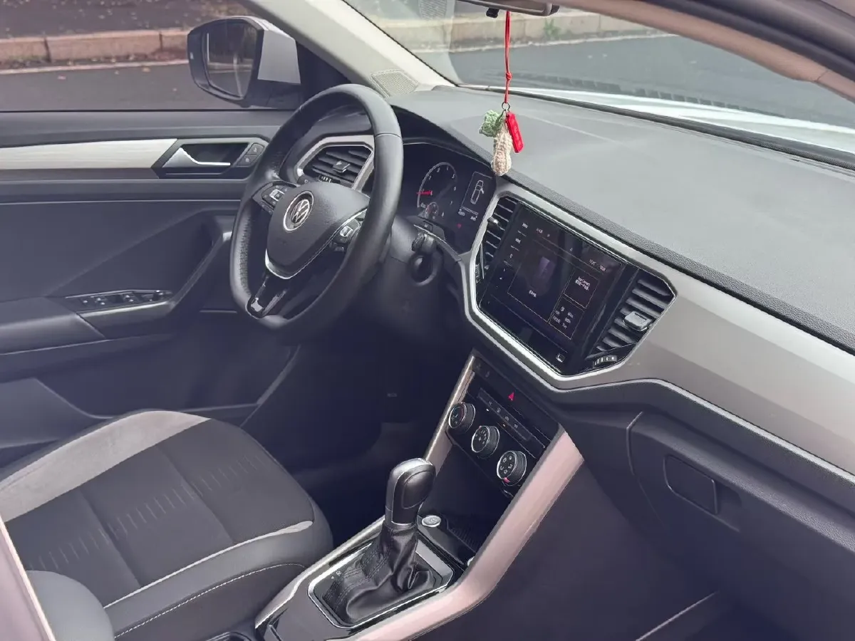 2021 Volkswagen T-Roc 1.4T 150HP L4 7DCT,autocango,china used car exporter,china ev exporter,chinese used car exporter,chinese used ev exporter
