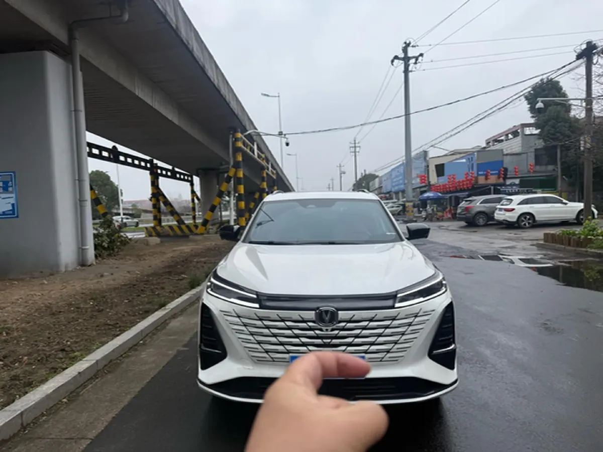 2023 ChangAn CS85 Coupe 1.5T 188HP L4 7DCT,autocango,china used car exporter,china ev exporter,chinese used car exporter,chinese used ev exporter