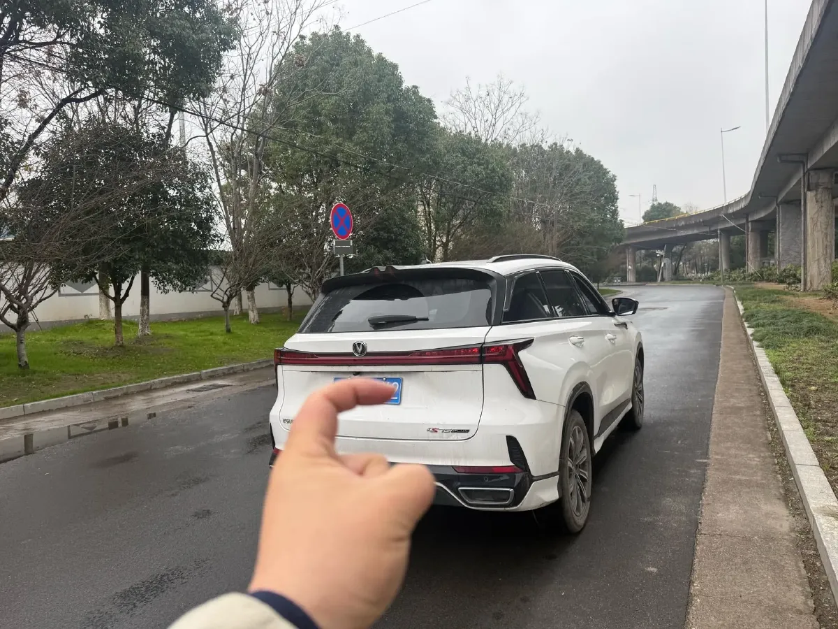 2023 ChangAn CS85 Coupe 1.5T 188HP L4 7DCT,autocango,china used car exporter,china ev exporter,chinese used car exporter,chinese used ev exporter