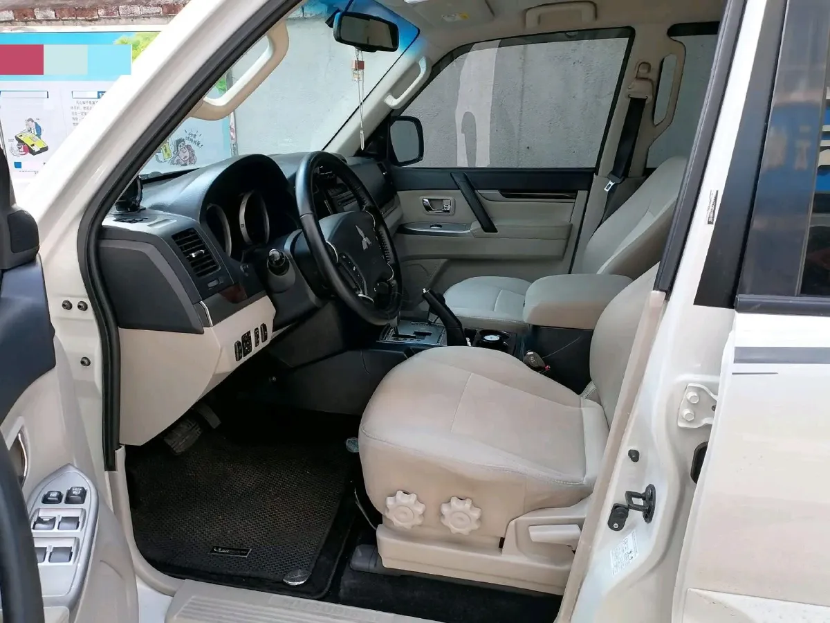 2018 Mitsubishi Pajero 3.0L 174HP V6 5AT,autocango,china used car exporter,china ev exporter,chinese used car exporter,chinese used ev exporter