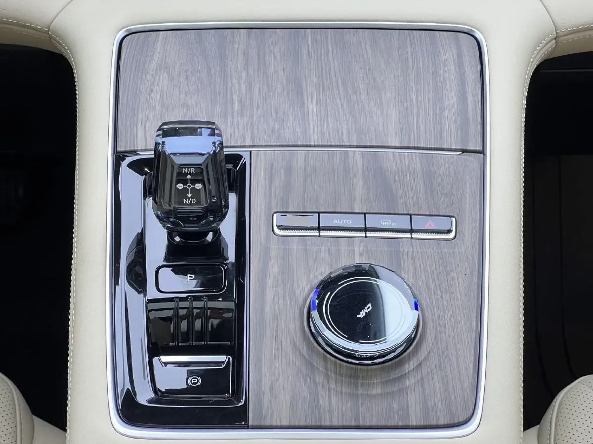 2025 Geely Monjaro 2.0T 238HP L4 8AT,autocango,china used car exporter,china ev exporter,chinese used car exporter,chinese used ev exporter