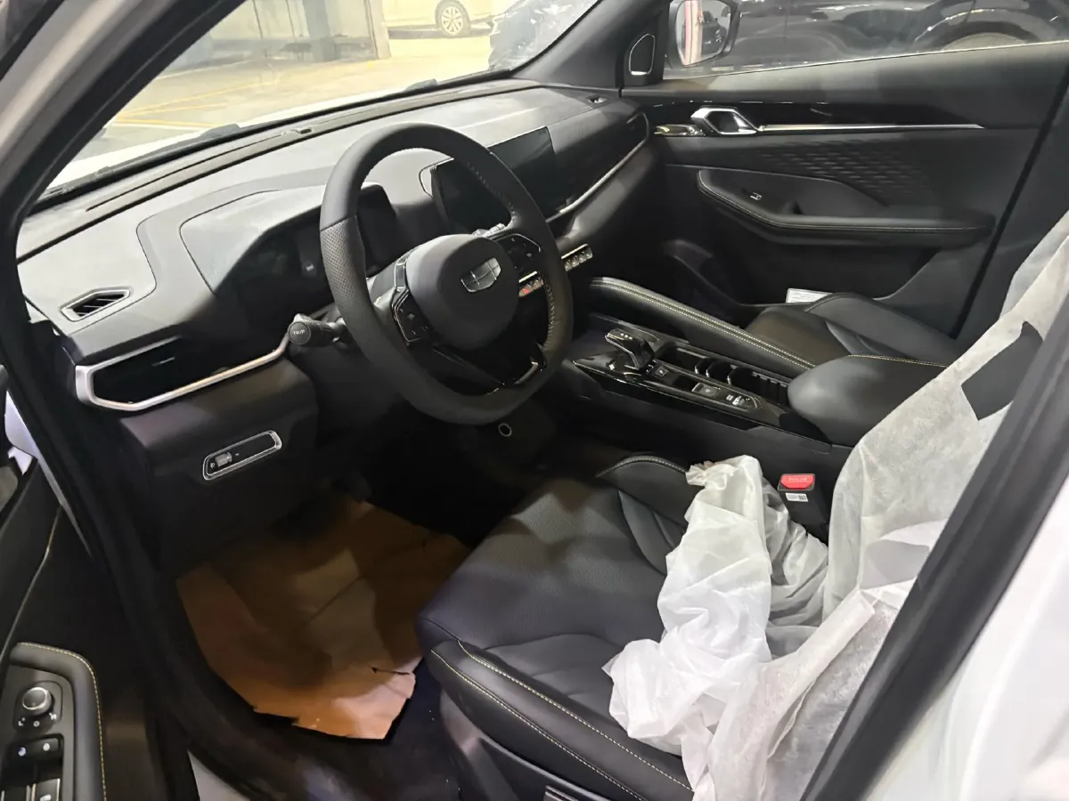 2025 Geely Coolray 1.5T 181HP L4 7DCT,autocango,china used car exporter,china ev exporter,chinese used car exporter,chinese used ev exporter