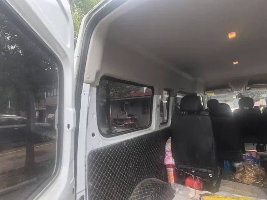 2023 MAXUS XinTu V80 2.0T 127HP L4 6MT,autocango,china used car exporter,china ev exporter,chinese used car exporter,chinese used ev exporter