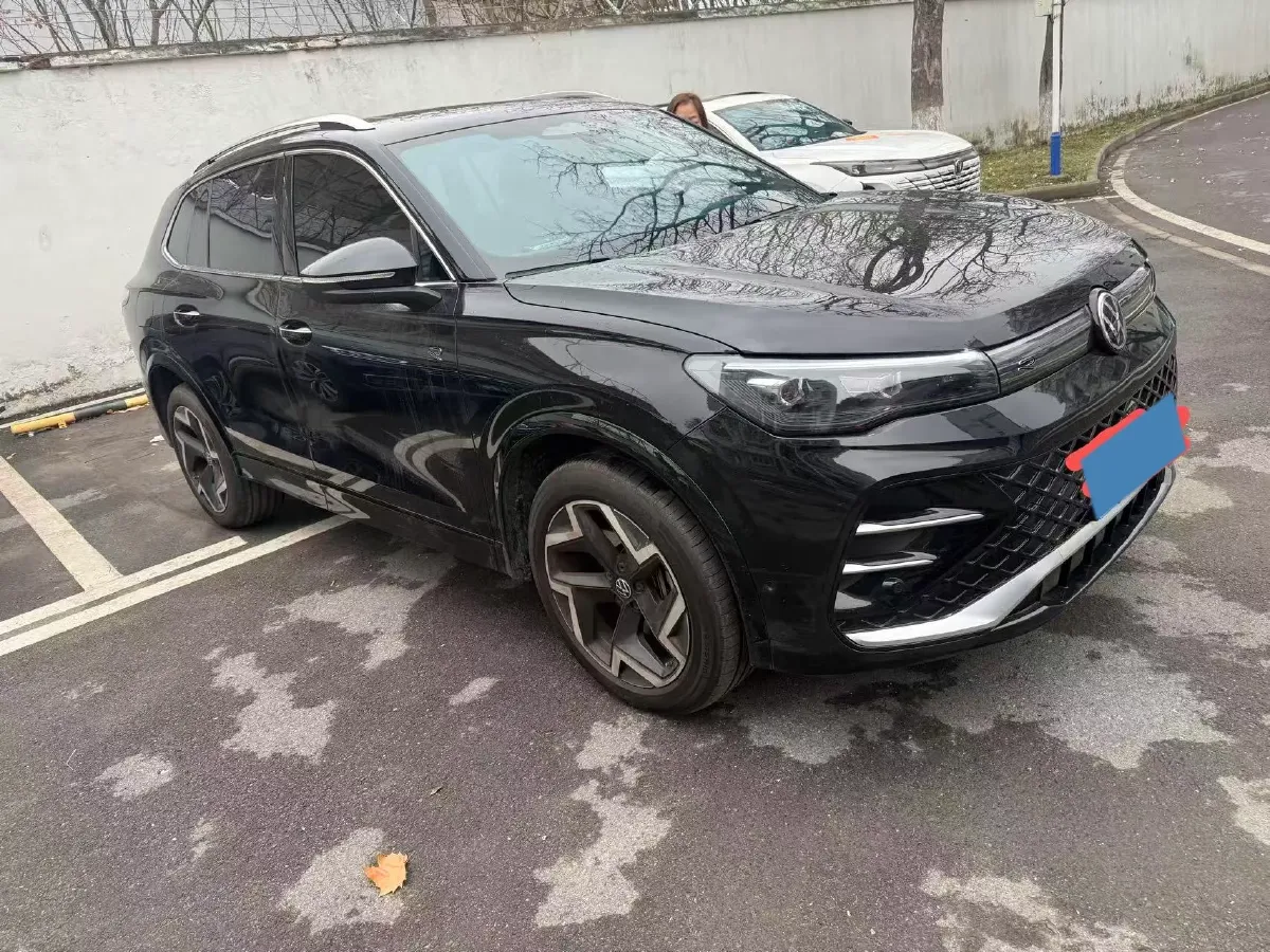2026 Volkswagen Tiguan L 2.0T 220HP L4 7DCT,autocango,china used car exporter,china ev exporter,chinese used car exporter,chinese used ev exporter