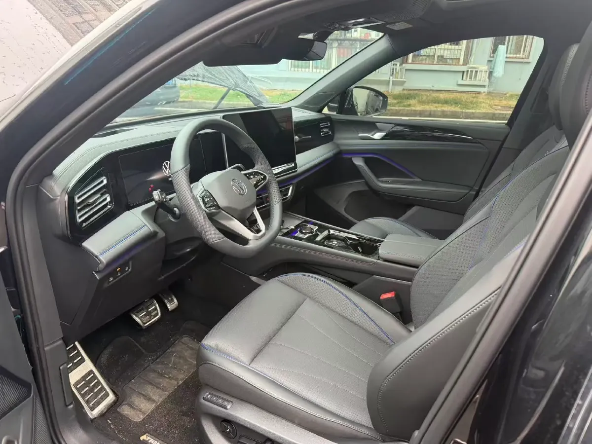 2026 Volkswagen Tiguan L 2.0T 220HP L4 7DCT,autocango,china used car exporter,china ev exporter,chinese used car exporter,chinese used ev exporter