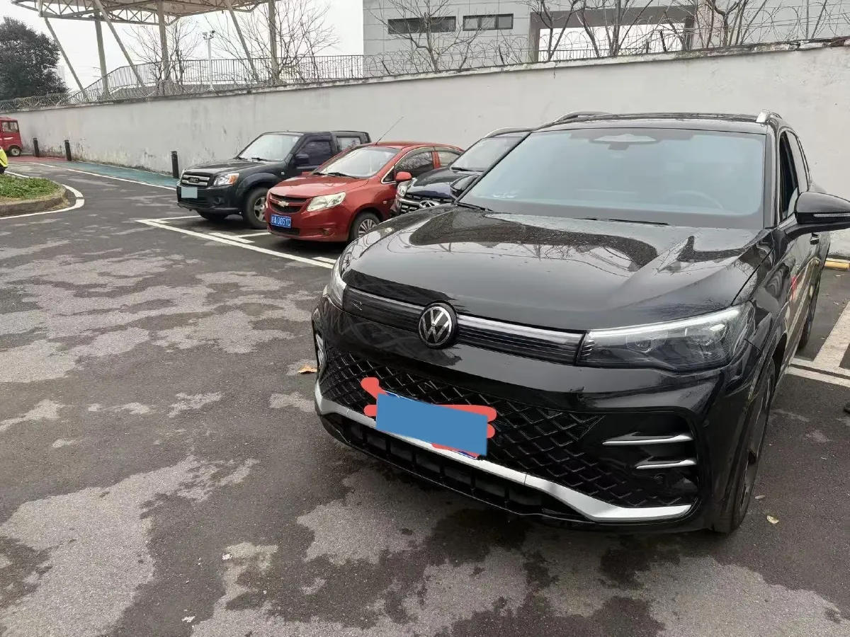 2026 Volkswagen Tiguan L 2.0T 220HP L4 7DCT,autocango,china used car exporter,china ev exporter,chinese used car exporter,chinese used ev exporter