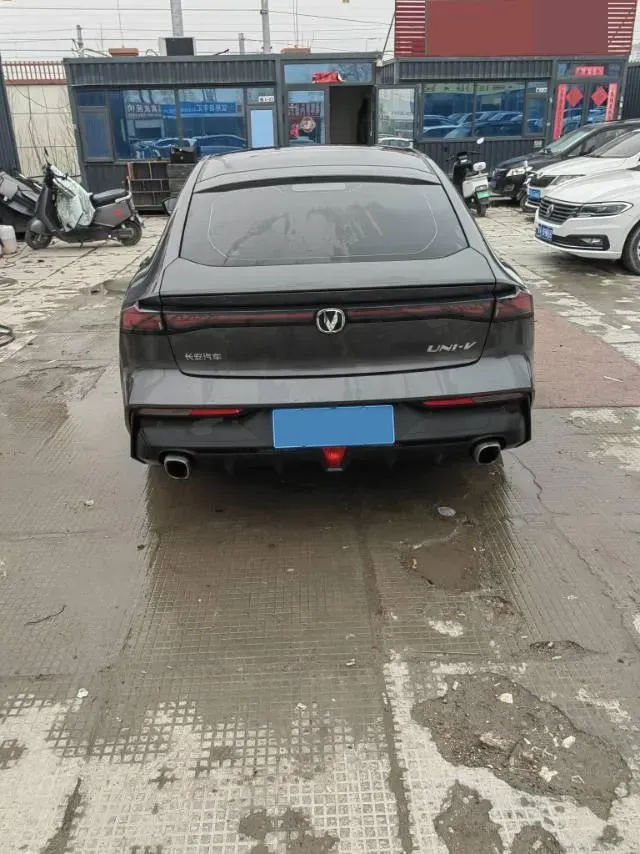 2022 ChangAn UNI-V 1.5T 188HP L4 7DCT,autocango,china used car exporter,china ev exporter,chinese used car exporter,chinese used ev exporter