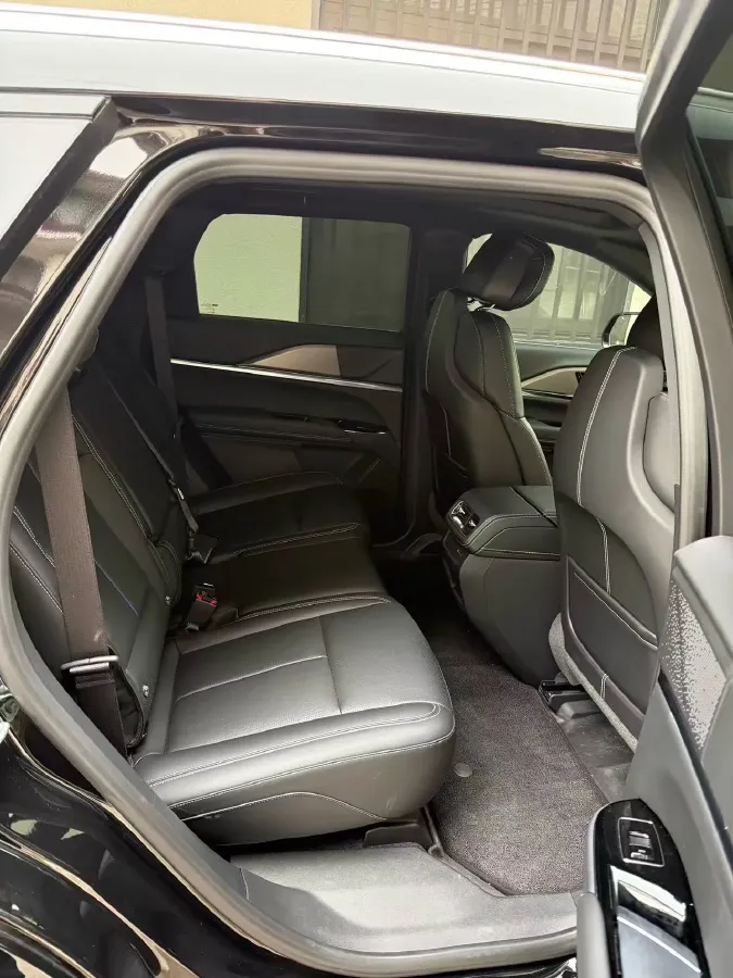 2026 Cadillac XT5 2.0T 237HP L4 9AT,autocango,china used car exporter,china ev exporter,chinese used car exporter,chinese used ev exporter