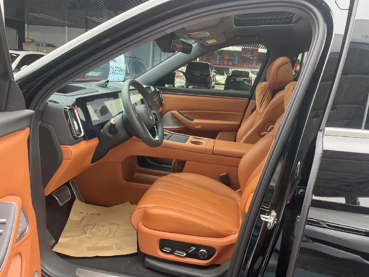 2025 AITO AITO M8 REEV 160HP REEV 53.4KWH,autocango,china used car exporter,china ev exporter,chinese used car exporter,chinese used ev exporter