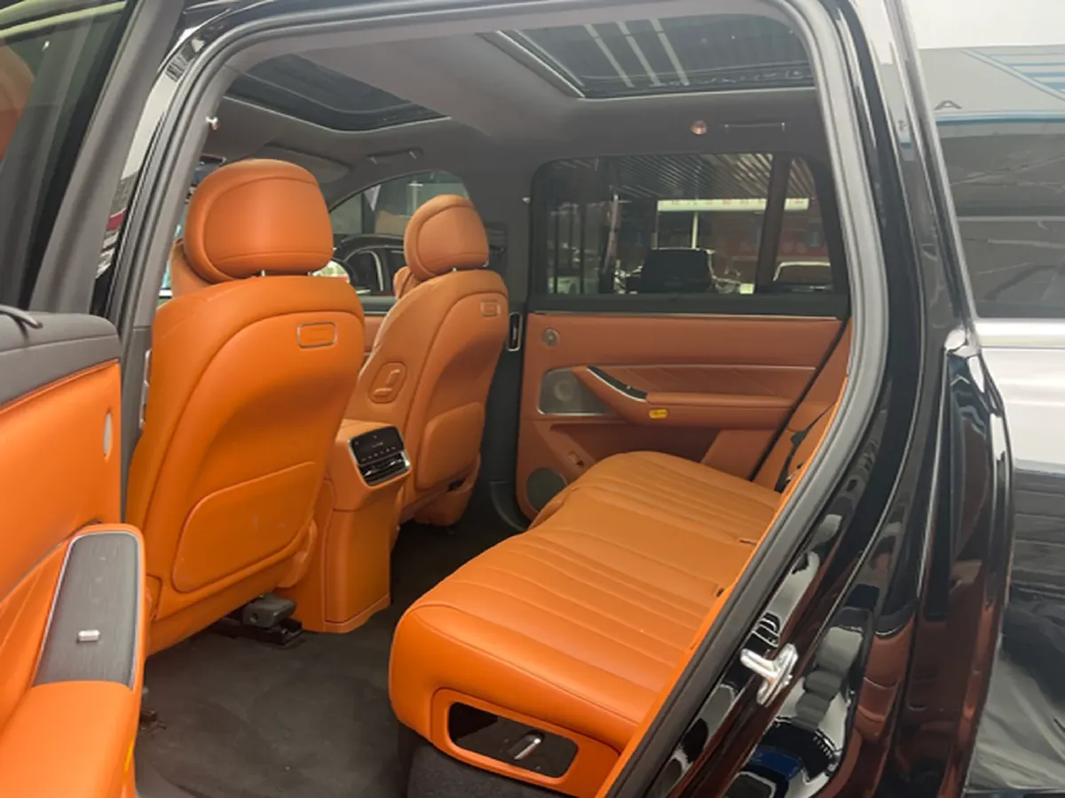 2025 AITO AITO M8 REEV 160HP REEV 53.4KWH,autocango,china used car exporter,china ev exporter,chinese used car exporter,chinese used ev exporter