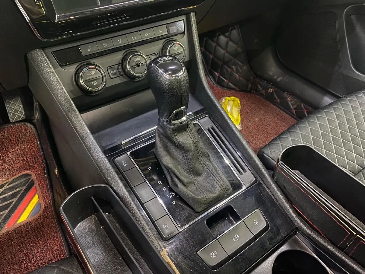 2018 Skoda Superb 1.8T 180HP L4 7DCT,autocango,china used car exporter,china ev exporter,chinese used car exporter,chinese used ev exporter