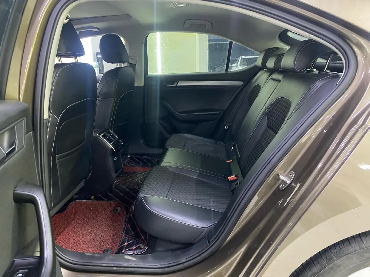 2018 Skoda Superb 1.8T 180HP L4 7DCT,autocango,china used car exporter,china ev exporter,chinese used car exporter,chinese used ev exporter