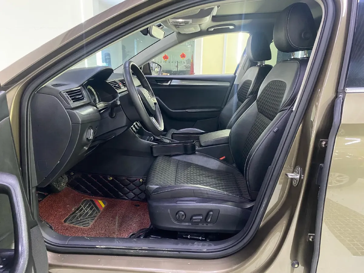 2018 Skoda Superb 1.8T 180HP L4 7DCT,autocango,china used car exporter,china ev exporter,chinese used car exporter,chinese used ev exporter