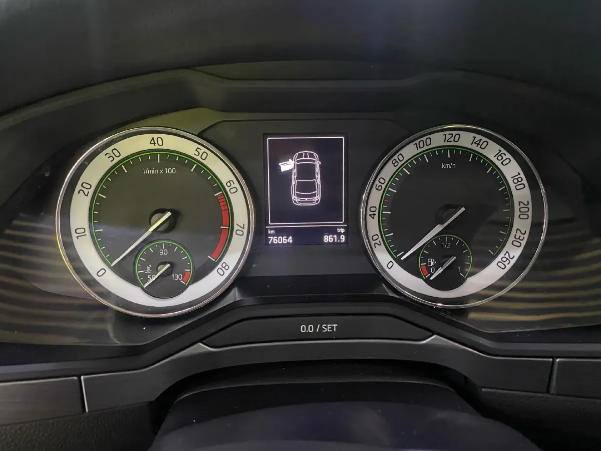 2018 Skoda Superb 1.8T 180HP L4 7DCT,autocango,china used car exporter,china ev exporter,chinese used car exporter,chinese used ev exporter