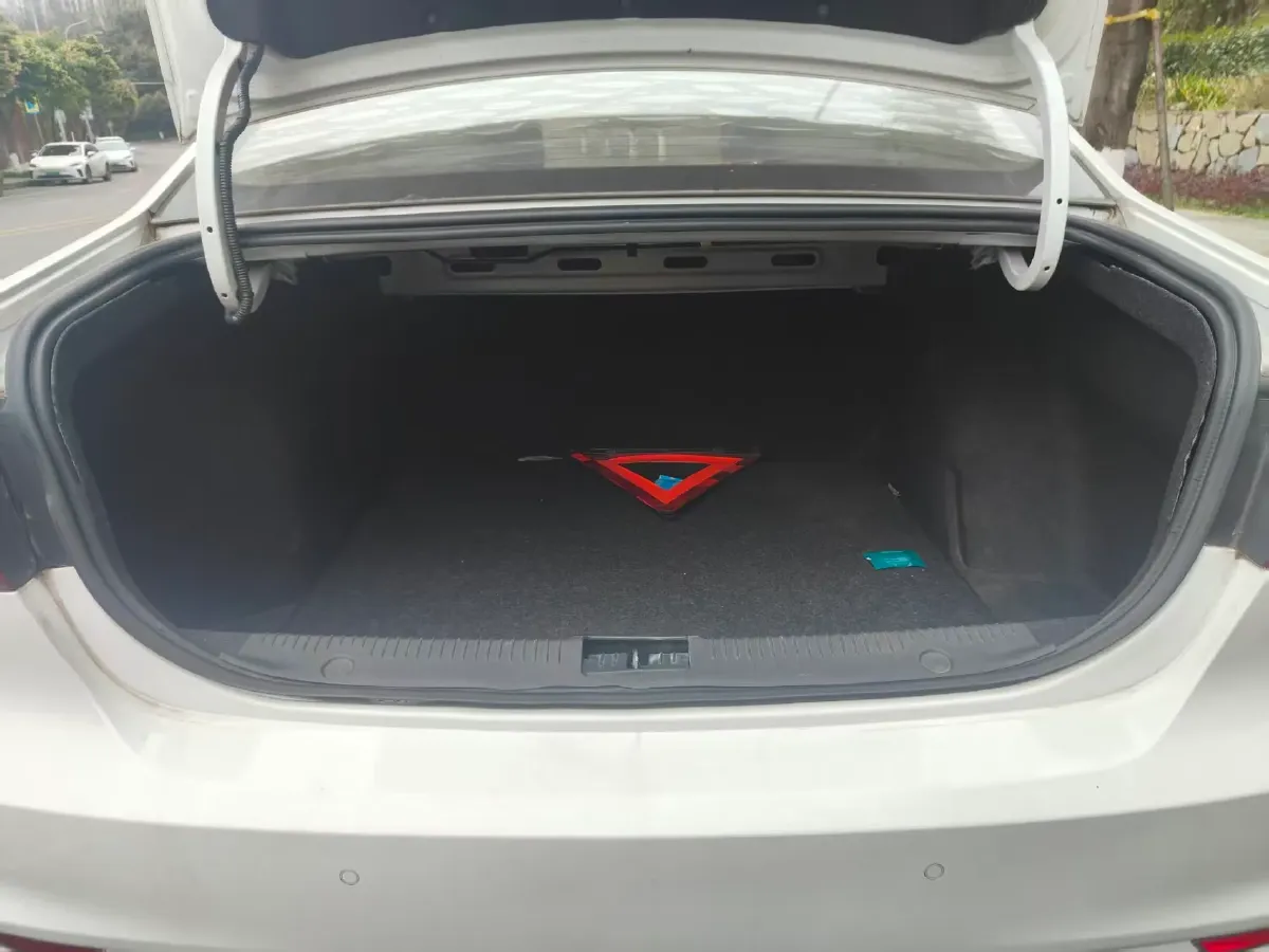 2018 Roewe i6 1.5T 169HP L4 7DCT,autocango,china used car exporter,china ev exporter,chinese used car exporter,chinese used ev exporter