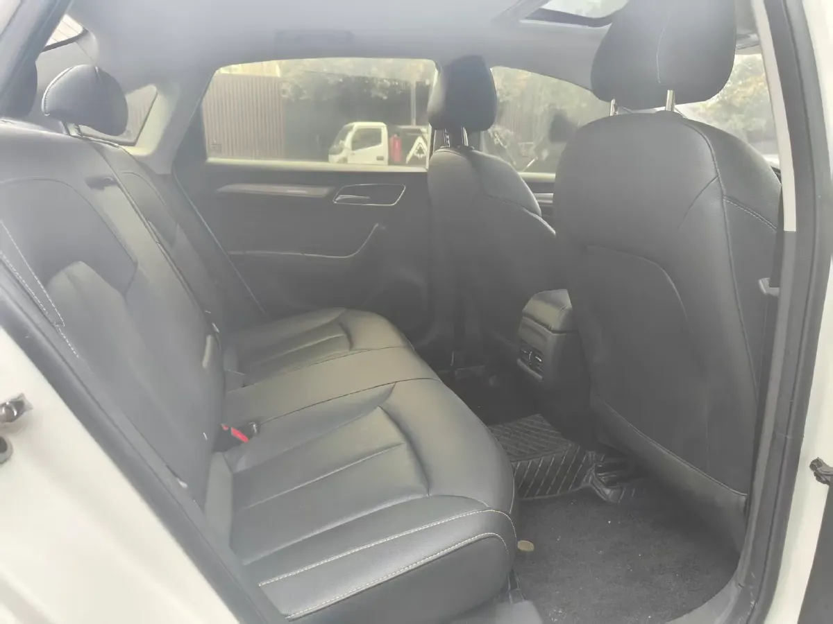 2018 Roewe i6 1.5T 169HP L4 7DCT,autocango,china used car exporter,china ev exporter,chinese used car exporter,chinese used ev exporter