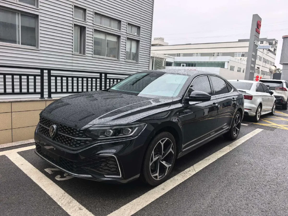 2024 Volkswagen Passat 2.0T 220HP L4 7DCT,autocango,china used car exporter,china ev exporter,chinese used car exporter,chinese used ev exporter