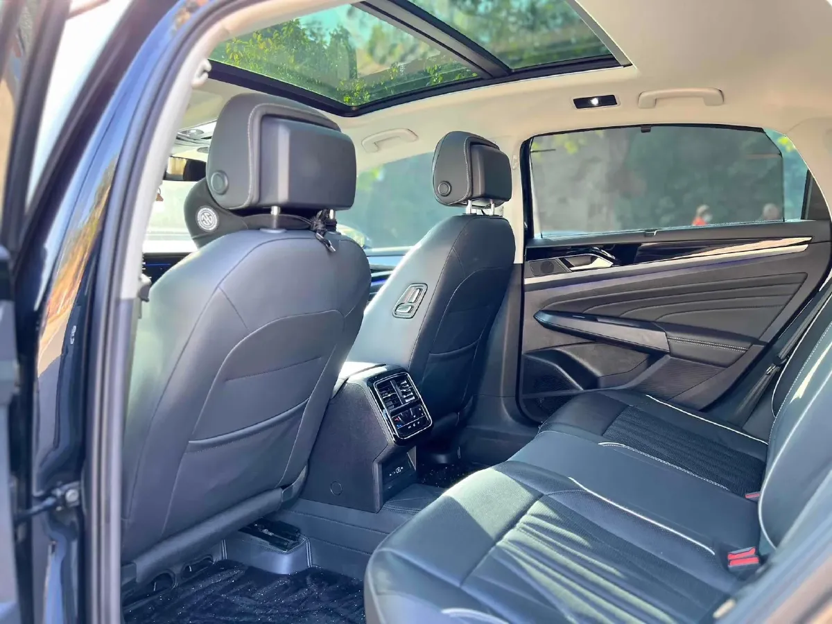 2024 Volkswagen Passat 2.0T 220HP L4 7DCT,autocango,china used car exporter,china ev exporter,chinese used car exporter,chinese used ev exporter