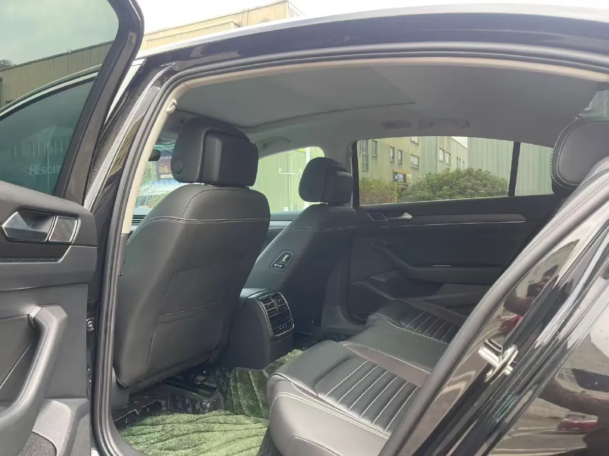 2020 Volkswagen Magotan 2.0T 186HP L4 7DCT,autocango,china used car exporter,china ev exporter,chinese used car exporter,chinese used ev exporter