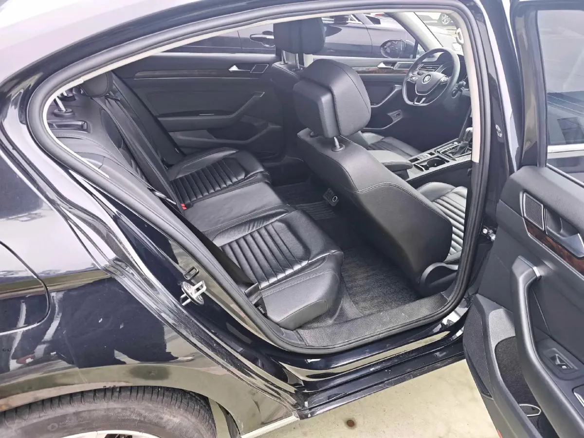 2018 Volkswagen Magotan 1.8T 180HP L4 7DCT,autocango,china used car exporter,china ev exporter,chinese used car exporter,chinese used ev exporter