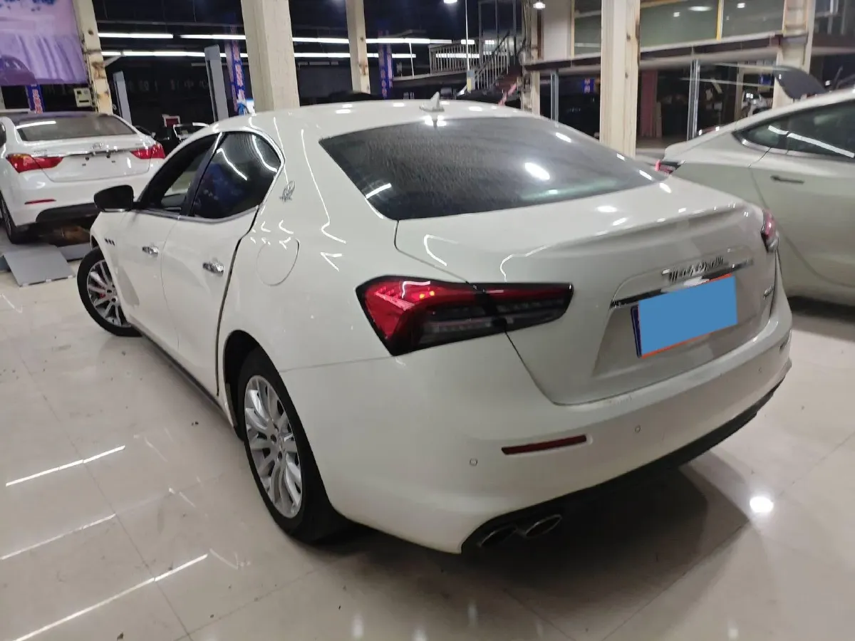 2021 Maserati Ghibli 2.0T 330HP L4 8AT,autocango,china used car exporter,china ev exporter,chinese used car exporter,chinese used ev exporter