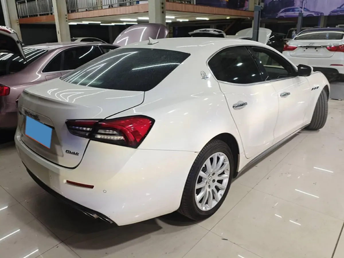 2021 Maserati Ghibli 2.0T 330HP L4 8AT,autocango,china used car exporter,china ev exporter,chinese used car exporter,chinese used ev exporter
