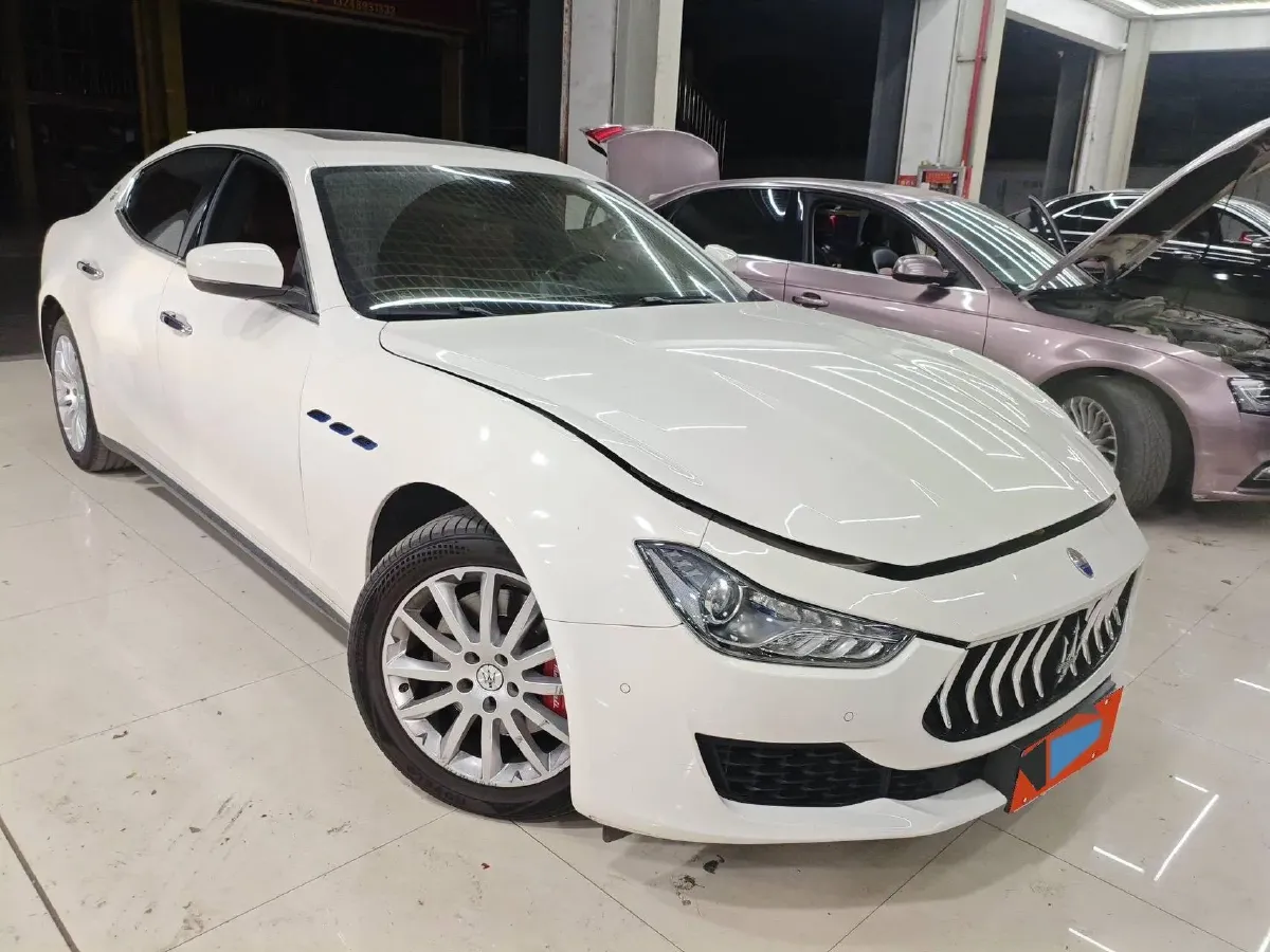 2021 Maserati Ghibli 2.0T 330HP L4 8AT,autocango,china used car exporter,china ev exporter,chinese used car exporter,chinese used ev exporter